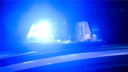Die Polizei in Barsinghausen wurde in der Nacht per Notruf zu der Tat gerufen. (Symbolbild)
