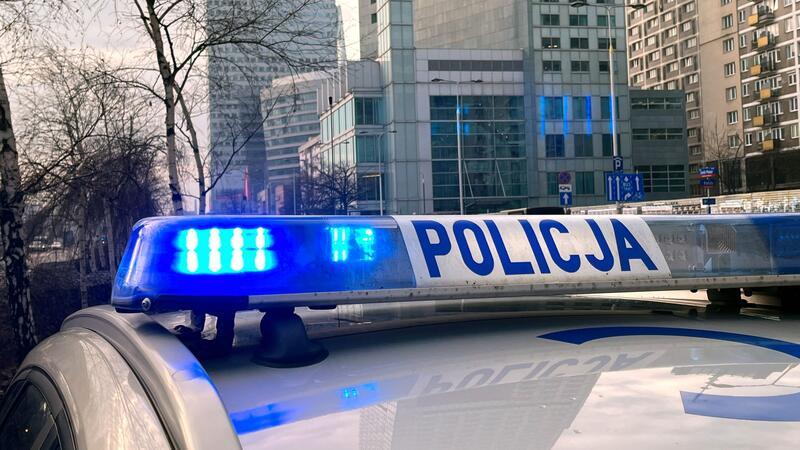 Polen: Diebesbande räumt Lkw in voller Fahrt aus Die Polizei in Polen hat drei Männer festgenommen, die jahrelang Lkw während der Fahrt ausräumten.