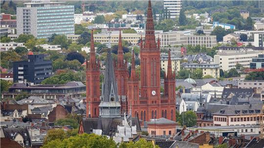 Die Polizei in Wiesbaden nahm nach einem Tötungsdelikt in der Innenstadt einen 38-Jährigen fest. (Symbolbild) 