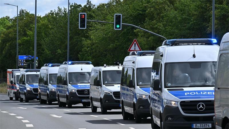 AfD-Parteitag beginnt - umfangreiche Proteste erwartet Die Polizei ist nach eigenen Angaben mit Tausenden Einsatzkräften aus dem ganzen Bundesgebiet im Einsatz.