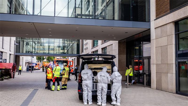 Die Polizei ist zu einem Einsatz in einem Einkaufszentrum ausgerückt.