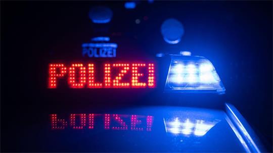 Die Polizei konnte die Fahrerin schließlich in Guxhagen stoppen. (Symbolbild)