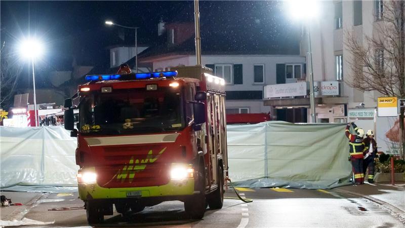 Sechs Tote bei Brandinferno in Linienbus in der Schweiz Die Polizei konnte zunächst keine Angaben zur Zahl der Passagiere im Bus machen oder ob der Busfahrer unter den Opfern war.