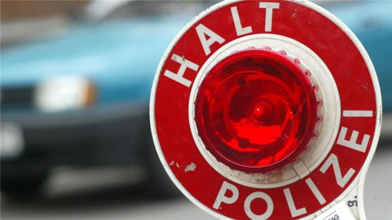 Die Polizei kontrollierte Autofahrer im Landkreis Stade. Symbolfoto: Jens Wolf/dpa