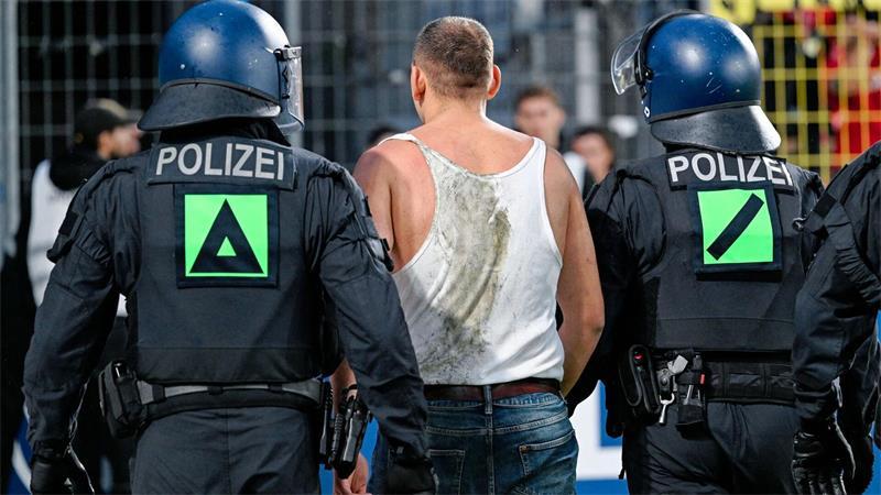 Verletzte und Festnahmen: Die ganze Bilanz der Derby-Randale Die Polizei meldete mehrere Festnahmen.