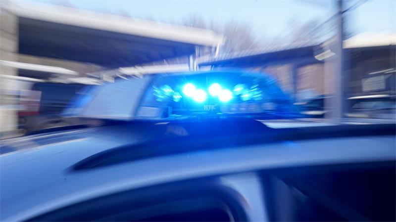 Die Polizei musste wegen zweiter Unfälle auf der A24 ausrücken - am Abend droht eine Vollsperrung Richtung Hamburg. (Archivbild)