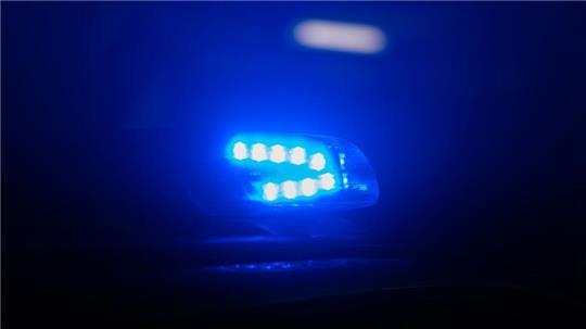 Die Polizei nahm einen der mutmaßlichen Beteiligten zu Hause fest. (Symbolbild)