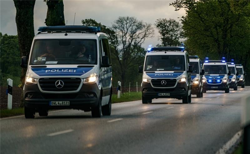 Die Polizei sichert das G7-Treffen in Wangels mit mehreren Tausend Beamten. Foto: Axel Heimken/dpa