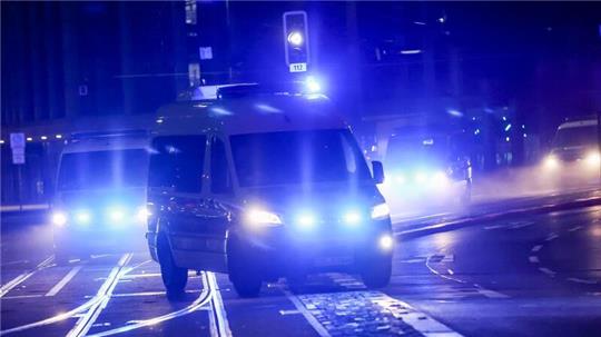 Die Polizei sichert einen Einsatzort.