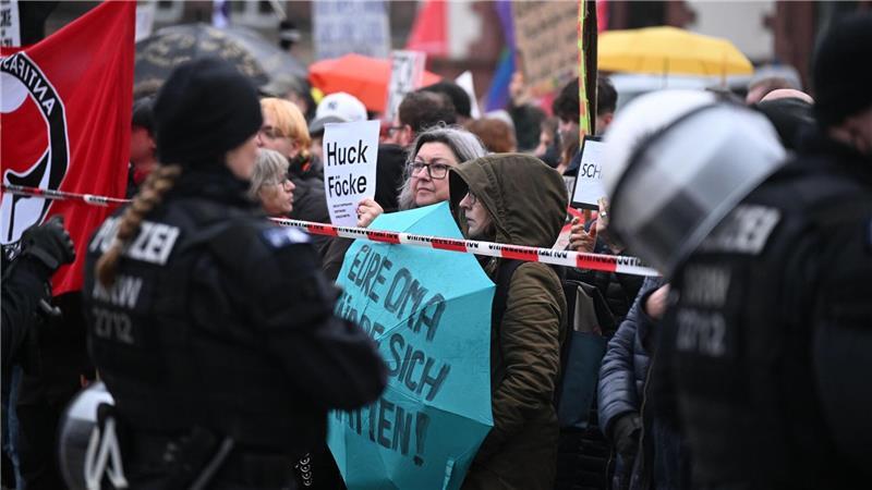 Die Polizei sicherte die Veranstaltung in Dortmund mit starken Kräften ab.