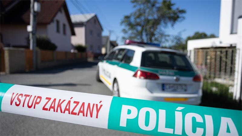 Eine Tote nach Attacke an Schule in der Slowakei Die Polizei sperrte das Gebiet weiträumig ab.