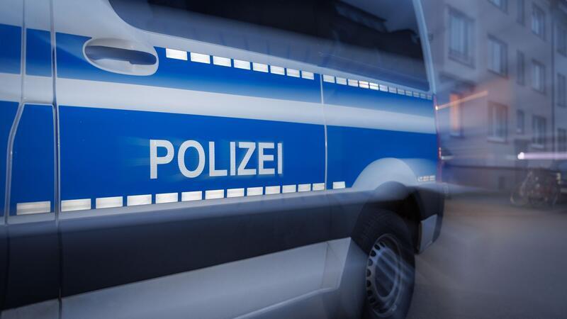 Die Polizei sperrte den Bereich um die Tankstelle ab. (Symbolbild)