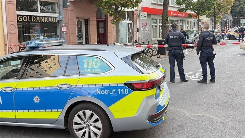 Gewalt als Dienstleistung - was es damit auf sich hat Die Polizei sperrte den Umkreis rund um den Tatort zunächst ab.