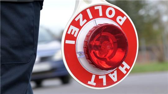 Die Polizei stoppte bei einer großangelegten Kontrolle mehrere berauschte Fahrer. (Symbolbild)