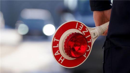 Die Polizei stoppte die gefährliche Fahrt der 45-Jährigen in Dierstorf. (Symbolbild)