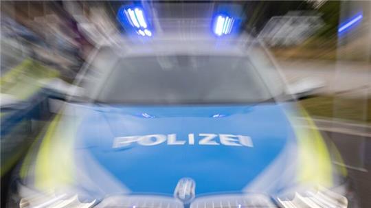 Die Polizei sucht Zeugen für den Überfall auf eine 52-Jährige am Busbahnhof in Sittensen.