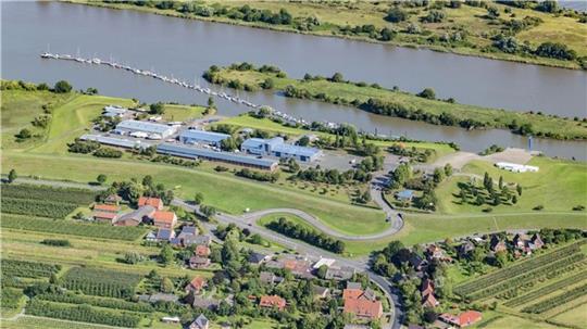 Die Polizei sucht Zeugen für eine Bootstour aus dem Gewerbepark Grünendeich.