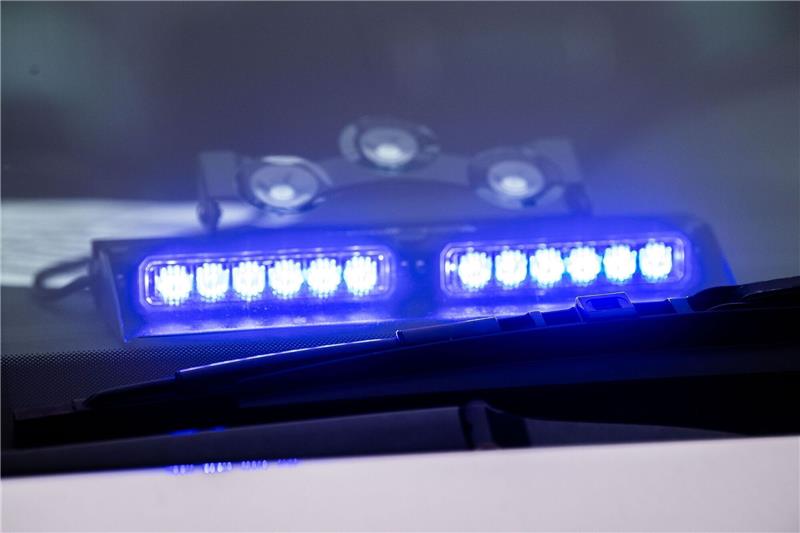 Die Polizei sucht einen Einbrecher, der in der Nacht zu Mittwoch ein Einfamilienhaus in Agathenburg leerräumte.
