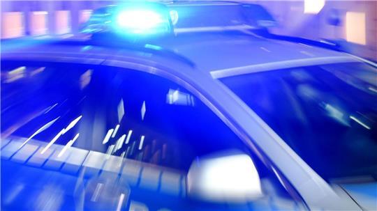 Die Polizei sucht einen Tatverdächtigen, der am Lübecker Bahnhof einen Raub begangen haben soll. (Symbolbild)