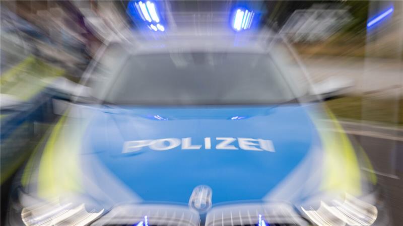 Otterndorf: Mann will Kind ins Auto ziehen - weitere Vorfälle in Hadeln Die Polizei sucht nach dem Mann, hat ihn bislang aber nicht finden können. Symbolfoto: Daniel Karmann/dpa