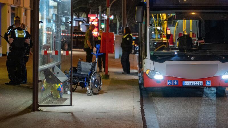 Die Polizei sucht nach der Messerattacke von Billstedt mit zwei Verletzten nach Zeugen.