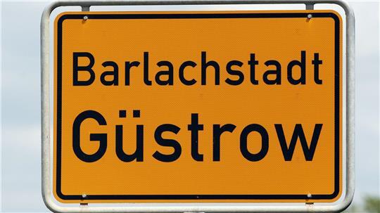 Die Polizei sucht nach einem Jungen aus Güstrow. (Symbolbild)