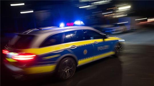 Die Polizei suchte am späten Montagabend den Fahrer eines Mercedes Sprinter. Auf der A26 stoppten Beamte ihn zur Kontrolle.