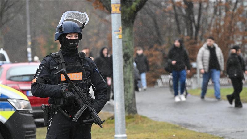 Die Polizei suchte das Gelände ab. 