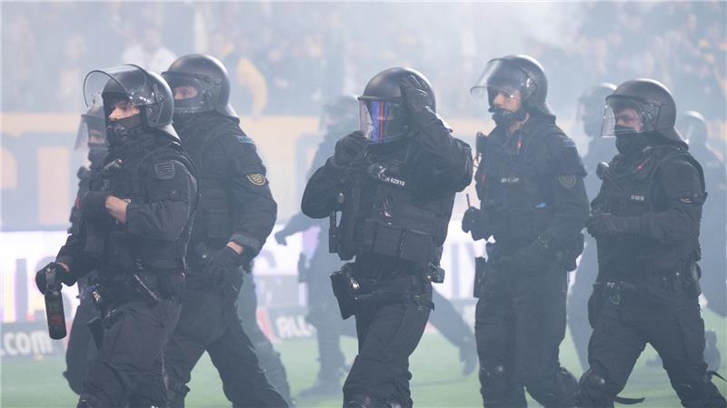 Die Polizei versuchte, die Lage in den Griff zu bekommen.