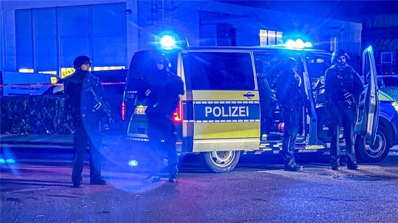 Die Polizei war auch mit Spezialkräften im Einsatz bei der Maschinenbaufirma in Bad Friedrichshall.