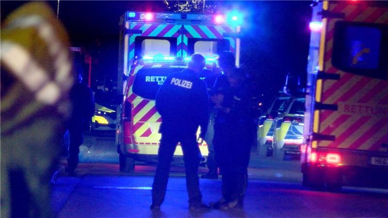 Die Polizei wertet nach der Gewalttat auf einem Tankstellengelände Videomaterial aus. 