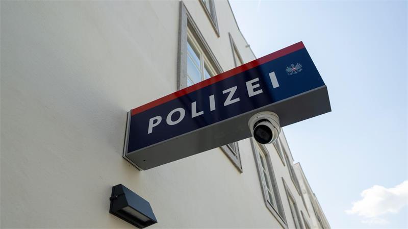 Die Polizei will Verdächtige, die vor dem Hitler-Geburtshaus verweilen, ansprechen und kontrollieren.  