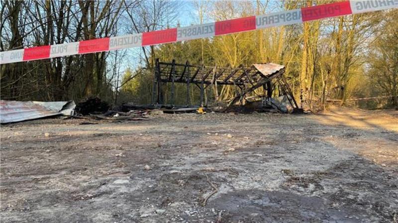 Nach vernichtendem Feuer in Wingst: Wie es im Waldkindergarten weitergeht Die Polizei wird jetzt weitere Ermittlungen zur Brandursache durchführen.