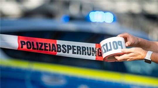 Die Polizei wurde am Sonntagnachmittag alarmiert, der Junge gegen 18.30 Uhr in dem Güllebehälter tot aufgefunden.