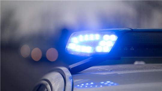 Die Polizei wurde eigenen Angaben zufolge gegen 14.50 Uhr über das leblose Kleinkind informiert. (Symbolbild)