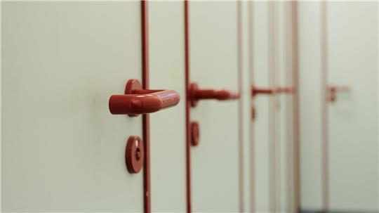 Die Polizei wurde zur Herrentoilette einer Berufsschule in Zeven alarmiert (Symbolbild).