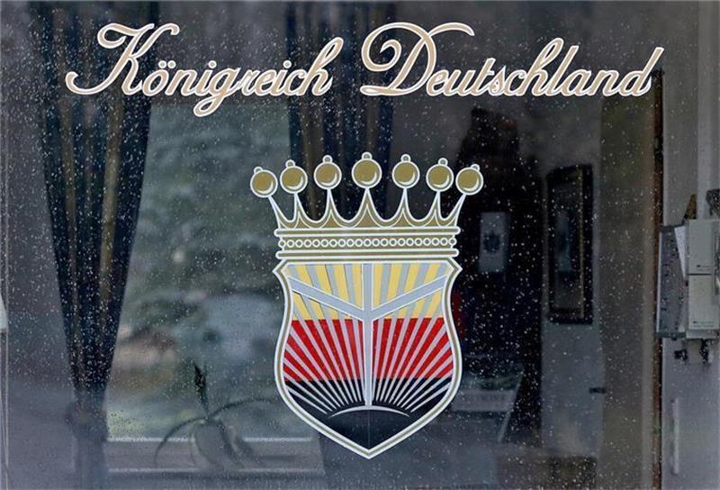 87-jährige „Reichsbürgerin“ hetzt gegen Ausländer – Festnahme nach Flucht Die Polizei zählt die Seniorin zur Reichsbürgerbewegung, die unter anderem an einem vermeintlichen Königreich Deutschland festhält. Foto: dpa