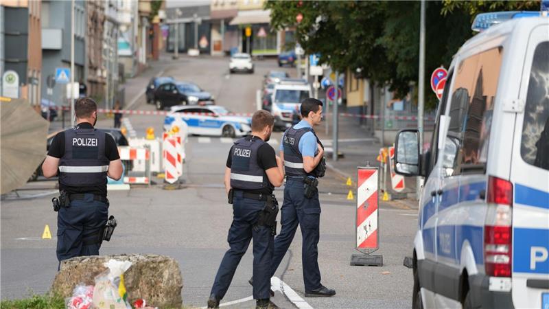 Die Polizisten hatten den jungen Mann nach einem mutmaßlichen Tankstellenraub fassen wollen. (Archivbild)