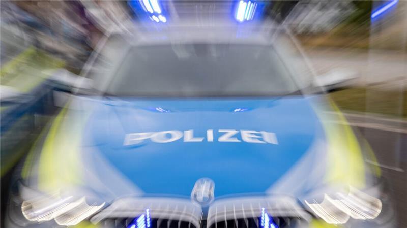 A27: Pkw kracht durch Wildschutzzaun Die Polizisten im Kreis Cuxhaven mussten zu mehreren Einsätzen ausrücken.
