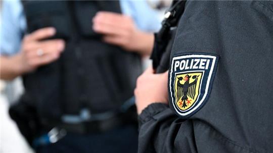 Die Polizisten sichteten Aufzeichnungen aus einer Videokamera. (Symbolbild)