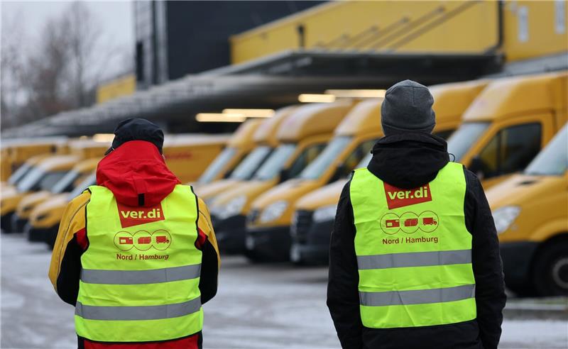 Post-Streik: Jedes fünfte Paket bleibt liegen Die Post-Beschäftigten wollen mit einem erneuten Warnstreik den Druck auf die Arbeitgeberseite erhöhen. Foto: dpa