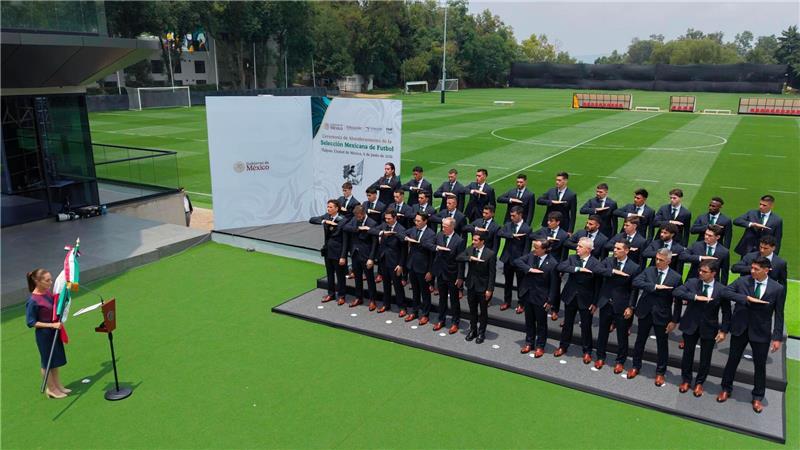 Dunkle Wolken in Mexiko: WM-Anpfiff in der Problemzone Die Präsidentin schwört „El Tri“, wie Mexikos Nationalmannschaft genannt wird, noch mal ein.