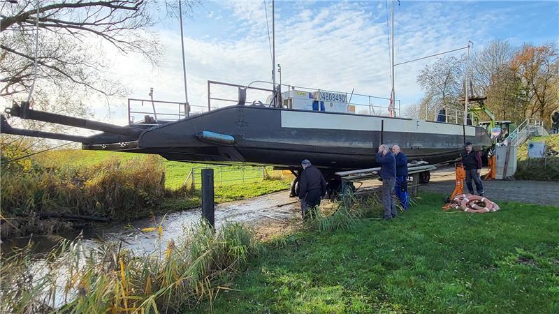 Die Prahmfähre Brobergen auf dem Trockenen. Ab Freitag legt sie wieder in der Oste ab.