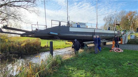 Die Prahmfähre Brobergen auf dem Trockenen. Ab Freitag legt sie wieder in der Oste ab.