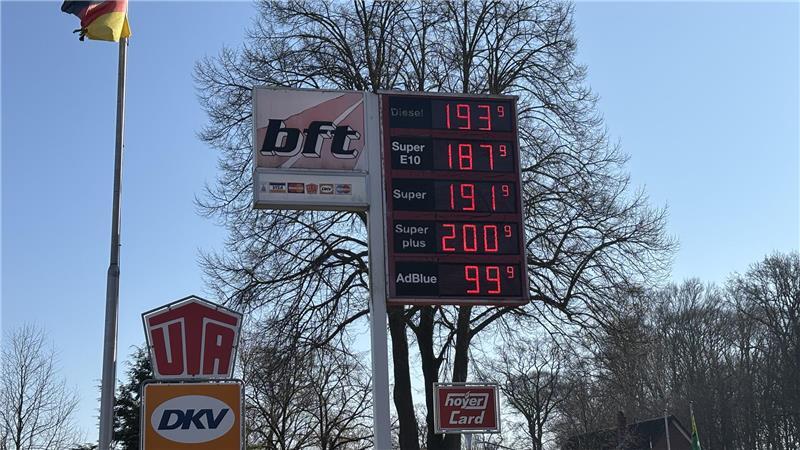 Die Preise für Diesel, E10 und Super sind in den vergangenen Tagen sprunghaft angestiegen.
