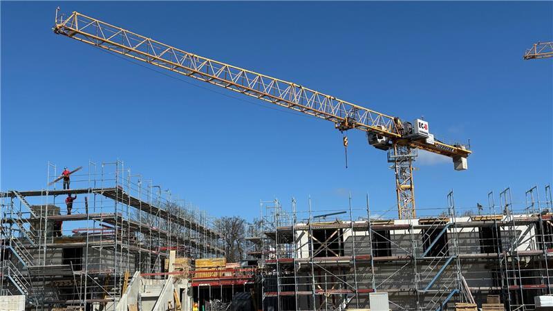 Die Preise für Neubauwohnungen in Buxtehude sind im Vergleich zum Vorjahr um 5,9 Prozent gestiegen. Das Foto zeigt den Bau eines Mehrfamilienhauses im Orchideenquartier in Buxtehude.