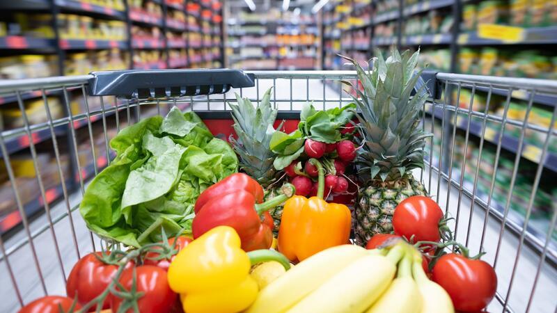 Verbraucherpreise im August langsamer gestiegen Die Preise für Obst und Gemüse im Supermarkt steigen nicht mehr so schnell.