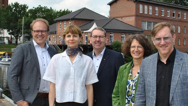 Die Preisträgerin und ihre Unterstützer: Christian Bruns, Kristina Kröger, Matthias Weiss, Melanie Hainke und Torsten Lange (von links).