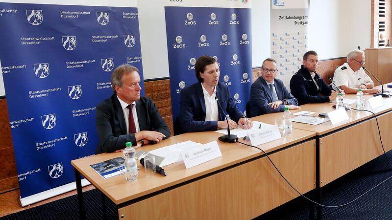 Die Pressekonferenz in Düsseldorf zum Rekord-Kokainfund im Milliardenwert.