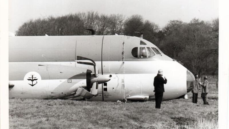 60 Jahre MFG 3 in Nordholz: Spektakuläre Notlandung und das Ende des Kalten Kriegs Die Propeller der bauchgelandeten Maschine waren nach hinten umgebogen. Foto: MFG 3